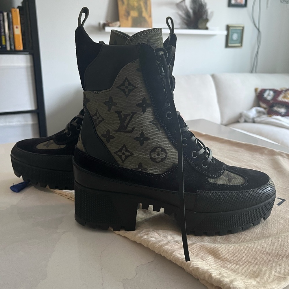 LOUIS VUITTON Laureate Platform Desert Boot